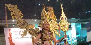 Puteri Indonesia Lingkungan, Chintya Fabyola Pikul Baju 22 Kg