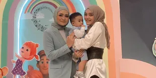 Putri Delina Hadiri Ulang Tahun Adzam Tanpa Sule, Momen Foto Bareng Nathalie Holscher Disorot