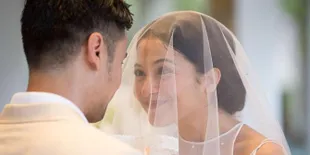 Putri Marino Tetap Cantik Meski Dengan Riasan Sederhana di Hari Pernikahan