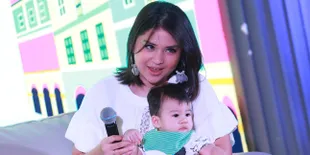 Putri Titian Sibuk Urus Anak, Begini Yang Dilakukan Junior Liem