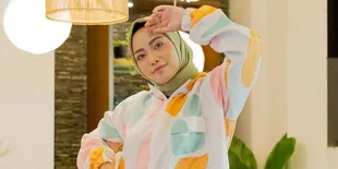 Rachel Vennya Posting Foto Tanpa Hijab, Ibunda: Nggak Pindah Agama!