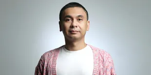 Raditya Dika Kena Dampak Erupsi Anak Krakatau, Curhat Pesawatnya Harus Putar Balik