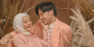 Rahasia Tidur Nyenyak Rey Mbayang, Cium Perut Istri dan Dibelai Dinda Hauw