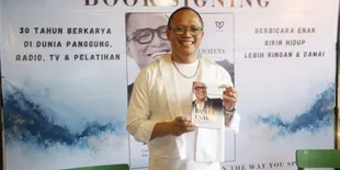 Rajin Menulis, Musisi Ronni Waluya Luncurkan Buku 'Bicara Enak'