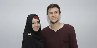 [Ralat] Dua Bulan Menikah, Risty Tagor Hamil Lima Minggu