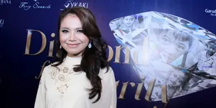 Ramadhan Datang, Rossa Lelang Liontin Mewah Seharga 20 Juta