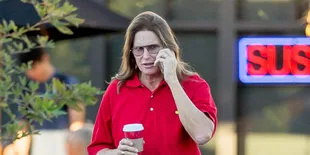 Rambut Panjang, Bruce Jenner Sudah Resmi Jadi Wanita?
