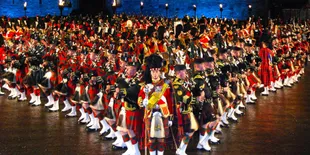 Rasaakn Adrenalin &#38; Aksi Drum Band Militer di Skotlandia!