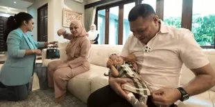 Raul Lemos Luwes Gendong Cucu, Ingin Jumpa Ameena Lagi Sebelum Kembali ke Timor Leste