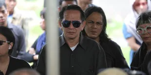 Ray Sahetapy Mengaku Masih Sulit Menerima Kepergian Ria Irawan Untuk Selama-Lamanya