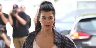 Rayakan Hari Ibu, Kourtney Kardashian Pamer Foto Bugil di IG