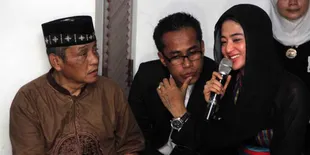 Rayakan Kebebasan, Dewi Perssik Gelar Syukuran