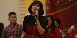 Rayakan Natal, Pinkan Mambo Rasakan Sesuatu Yang Beda Tahun Ini