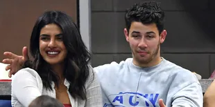 Nick Jonas Rayakan Ulang Tahun Dengan Kumis Baru dan Pertandingan Baseball