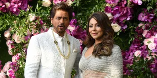 Rayakan Ultah Pernikahan ke-28, Kalimat Shahrukh Khan Untuk Gauri Bikin Meleleh