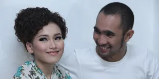 Rayu Ayu Ting Ting, Enji Keluarkan Uang Dollar