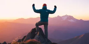 Rekomendasi Drama Korea Tentang Pendaki Gunung Penuh Semangat yang Wajib Ditonton