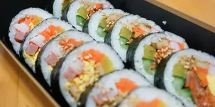 Resep Kreatif, Nasi Kepal Lezat dengan Beragam Isian yang Mudah Dibuat!