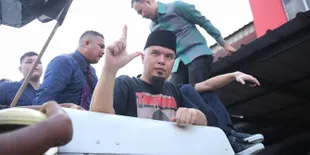Resmi Keluar Lapas, Ahmad Dhani dan Keluarga Pulang ke Rumah Naik Unimog