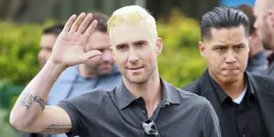 Resmi Menikah, Kok Adam Levine Malah Menangis?