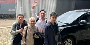 Resmi Pindah, Tengku Firmansyah dan Cindy Fatikasari Tiba di Kanada dengan Selamat