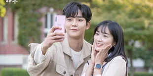 Reuni di Pemotretan, Kim Hye Yoon Berdiri di Atas Kotak Kayu Biar Nggak Kalah Tinggi dari Rowoon SF9