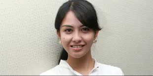 Revalina S. Temat Ternyata Mahir Membaca Masa Depan