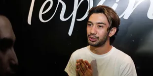 Reza Rahadian Pemeran Utama Terbaik Festival Film Indonesia 2016