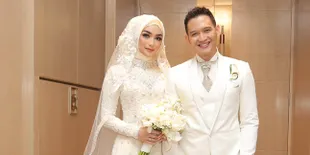 Rezky Aditya Posting Foto Pegang Perut Sang Istri, Komentar Citra Kirana Jadi Sorotan