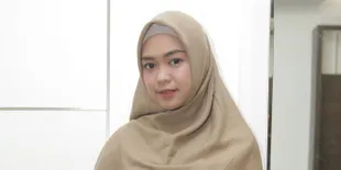 Ria Ricis Resmi Punya 16 Juta Subscribers, Bagi-Bagi iPhone