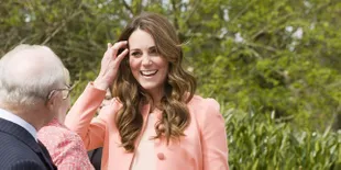 Ribuan Orang Menanti Kelahiran Bayi Kate Middleton