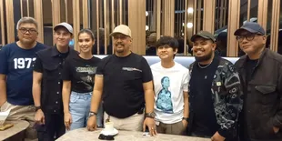 Rigen Rakelna Nazar Pakai Kostum Tuyul Sambil Makan Nasi Padang Kalau 'KANG MAK' Tembus Lima Juta Penonton