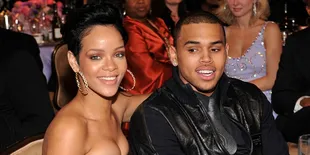 Rihanna - Chris Brown Ciuman Bibir di MTV VMA