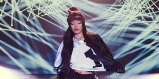 Rihanna Comeback di Super Bowl 2023 Halftime Show Setelah Lama Vakum, Berapa Kira-Kira Bayarannya?