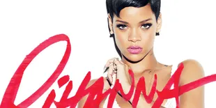 Rihanna Ekspose Dada di Majalah Complex