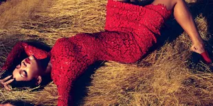 Rihanna Jelaskan Soal Bugil di UNAPOLOGETIC