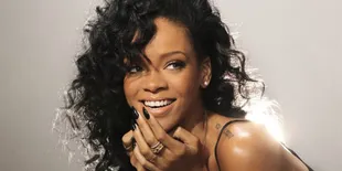 Rihanna Pajang Foto Mesra Bersama Chris Brown