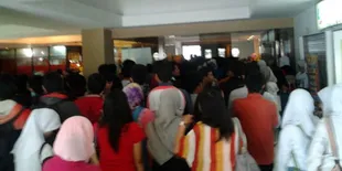 Rilis 12-12-2012, Antrean Penonton '5 CM' Membludak