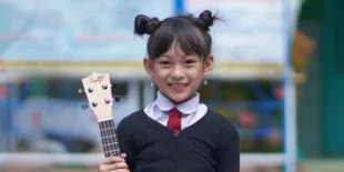 Rindu Sekolah, Penyanyi Cilik Clara Manumayasa Curhat ke Presiden Lewat Sebuah Lagu