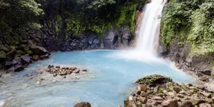 Rio Celeste, Sungai Indah Berwarna Biru Laut!