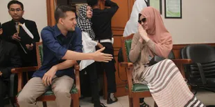 Risty Tagor Tak Mau Diajak Salaman, Stuart Collin Curhat