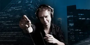 Riuhnya Panggung ASOT 600 di Malaysia