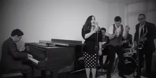 'Roar' Katy Perry Versi Jazz, Cantik Mana Sama Aslinya?