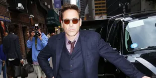Robert Downey Jr dan Jimmy Fallon Pun Terkena Demam 'Mahadewa'