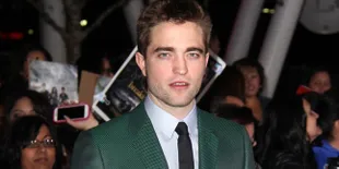 Robert Pattinson Bisa Jadi Christian Grey Bila Mau