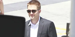 Robert Pattinson Kencani Putri Sean Penn?