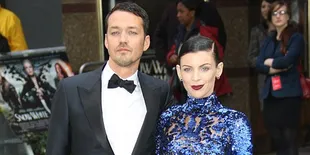 Robsten Berdamai, Keluarga Rupert Sanders Selamat?