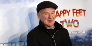 Robin Williams Nyanyi Sambil Stand Up Comedy