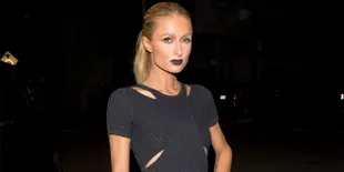 Rok Terlalu Pendek, Area Intim Paris Hilton Tertangkap Kamera