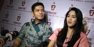 Romantis! Demi Dude Harlino, Alyssa Soebandono Rela Belajar
